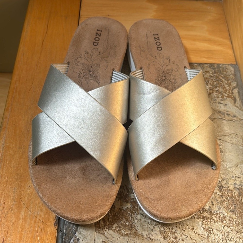 Izod Alyssa gold slides. Size 8
